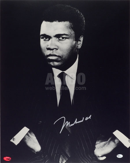 Muhammad Ali Autographed 16 x 20' Portrait Photograph