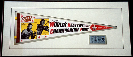  Original fight pennant and ticket stub(CC)